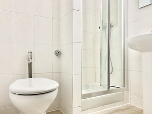 Dusche, Handtücher, Toilettenpapier