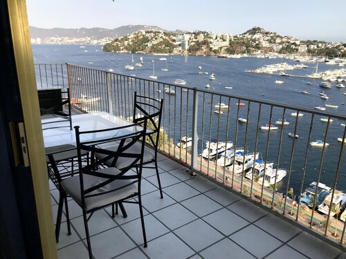 Apartment with Spectacular Bay View