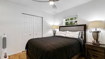3 chambres, bureau, fer et planche à repasser, accès au Wi-Fi (inclus)