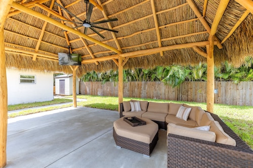 Pool Home W Beautiful Tiki Hut - 3 Bed 3 Bath. 1 mile from beach!