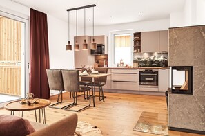 Kühlschrank, Mikrowelle, Ofen, Geschirrspüler