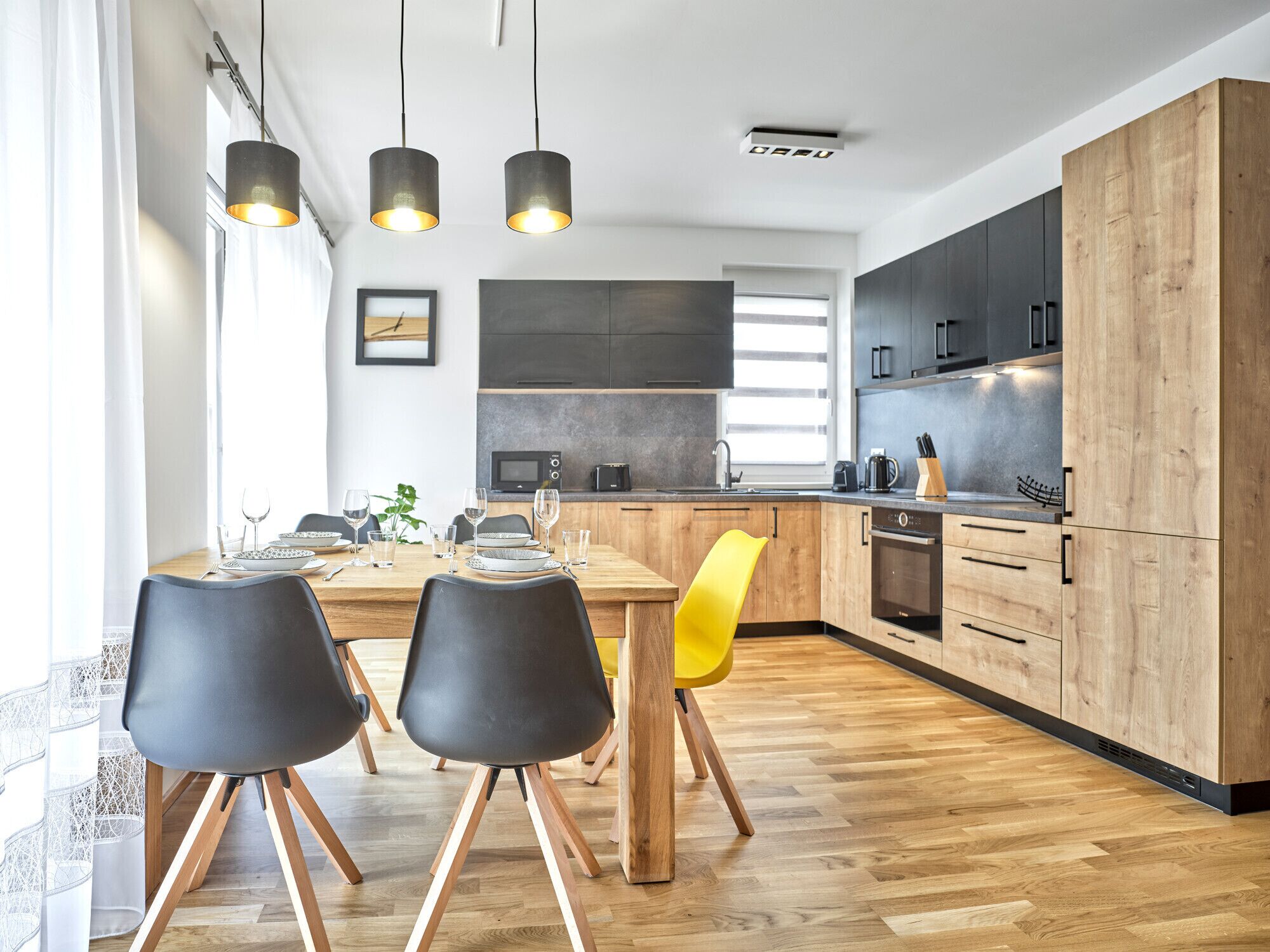 Kühlschrank, Mikrowelle, Ofen, Geschirrspüler