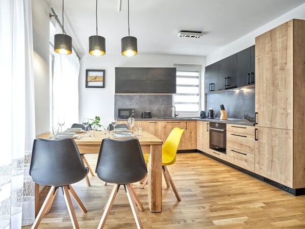 Fridge, microwave, oven, dishwasher