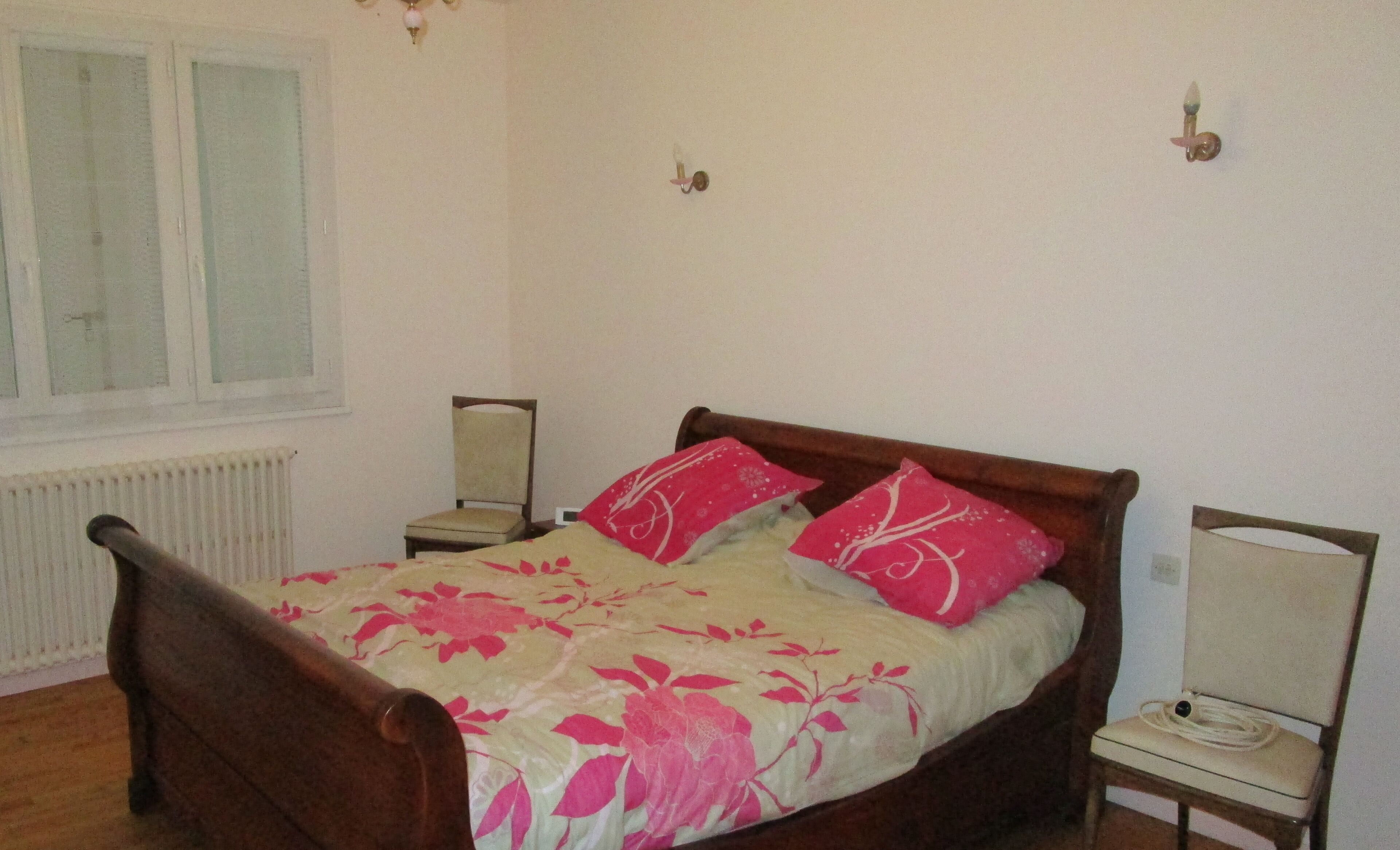 4 bedrooms, desk, WiFi