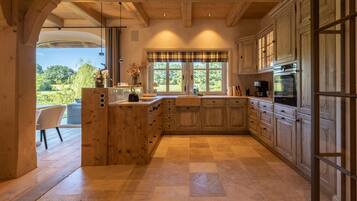 Kühlschrank, Ofen, Herdplatte, Geschirrspüler