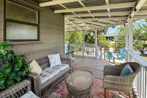 Come Stay In This Charming & Cozy Home In The Heart Of Naples