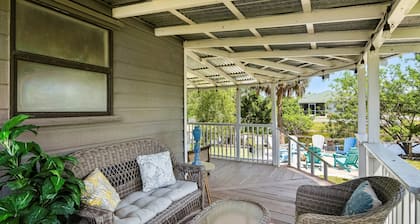 Come Stay In This Charming & Cozy Home In The Heart Of Naples