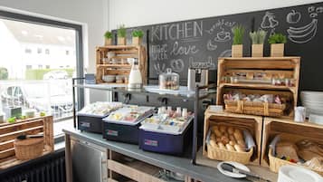 Free daily buffet breakfast
