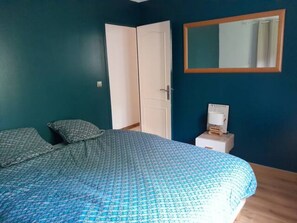 3 chambres, fer et planche à repasser, lit parapluie, Wi-Fi gratuit