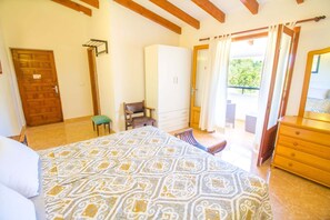 4 Schlafzimmer, BĂŒgeleisen/BĂŒgelbrett, Internetzugang, BettwĂ€sche