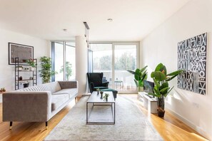 TV - Modern Chiswick Apartment (London)
