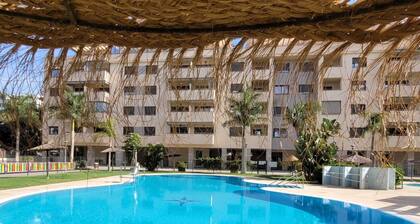 New apartment in complex with swimming pool, paddle and gardens, next to the beach.