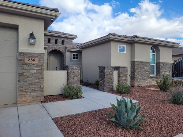 Exterior detail - CASITA NEAR ZION (Hurricane)