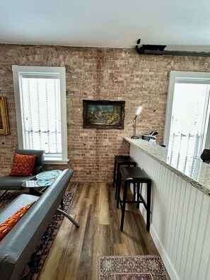 Signature Condo | Premium bedding, memory foam beds, individually decorated - Bisbee Brownstone Suites (Bisbee)