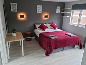 4 bedrooms, iron/ironing board, free WiFi, bed sheets