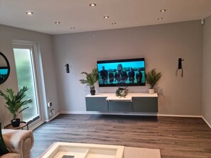 House | Interior - Impeccable 4-bed House in London With Jacuzzi (London)