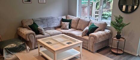 Nhà | Phòng khách | TV 30-inch có truyền hình kỹ thuật số