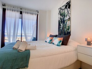 2 slaapkamers, een strijkplank/strijkijzer, gratis wifi, beddengoed