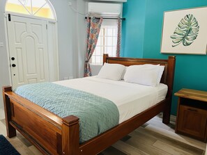 3 slaapkamers, een strijkplank/strijkijzer, gratis wifi, beddengoed