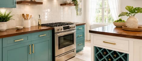 Coffee/tea maker, fridge, microwave, oven