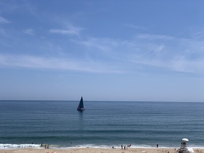 Your home away from home! Recently renovated and close to Ditch, Downs and Town!