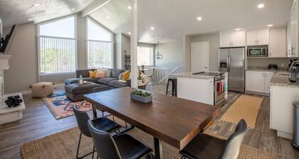 Family Ski Escape | Mtn Views + Cozy Fireplace