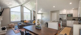 Near America First Field | Family & Pet Friendly Stay