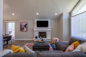 Smart TV, fireplace