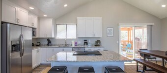 PETS| Deck | Fast Wi-fi | BeaUTAHful Mtn View Home
