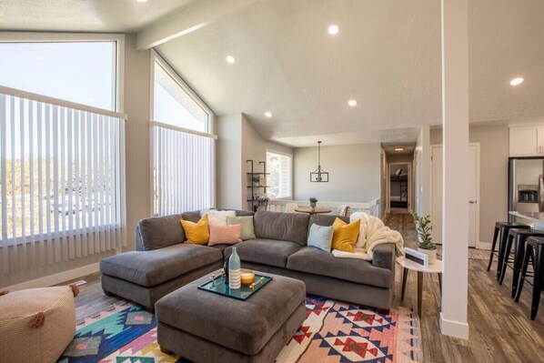 Smart TV, fireplace