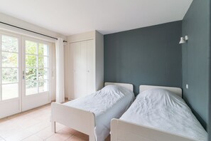 5 Schlafzimmer, Bügeleisen/Bügelbrett, Reisekinderbett, WLAN