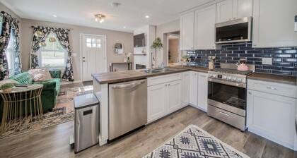 Stylish 2Bdrm Bungalow | Walkable + Well Equipped