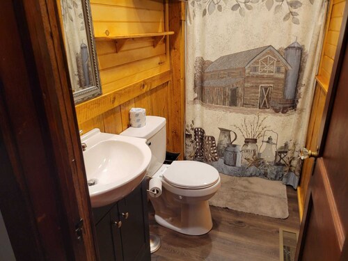 The Ridge is a Cozy 2-bedroom/1 bath Apartment Short walk to downtown Gettysburg