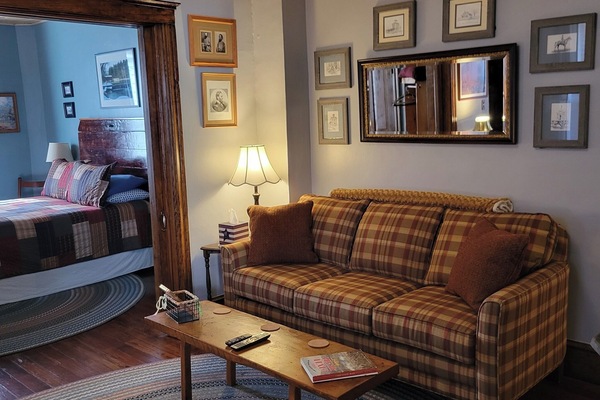 Smart TV, lettore DVD, libri, videoteca