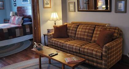 The Ridge is a Cozy 2-bedroom/1 bath Apartment Short walk to downtown Gettysburg