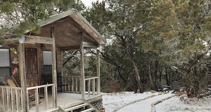Exquisite lakeside views in a tranquill, quiet setting!