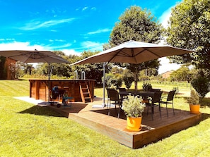 Outdoor dining - Holiday Home with 3 Bedrooms, Aircon and Private Heated Pool - 40 Mins Bergerac (Capdrot)