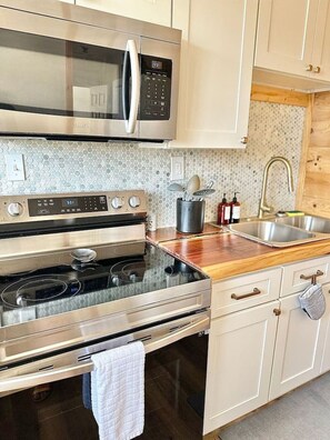 Fridge, coffee/tea maker, cookware/dishes/utensils