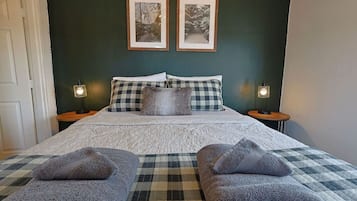 1 habitación, escritorio, tabla de planchar con plancha y wifi