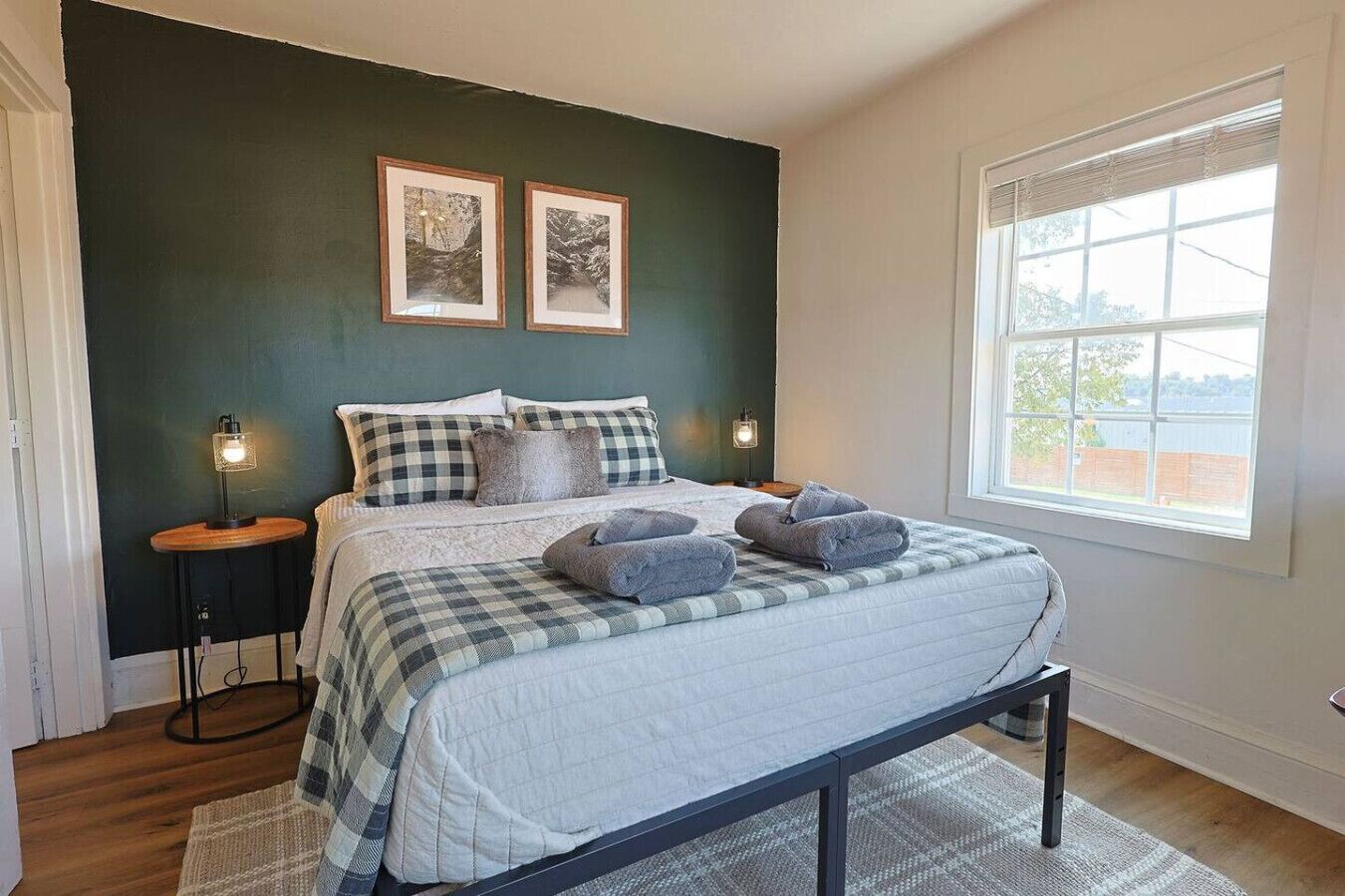 1 bedroom, desk, iron/ironing board, WiFi