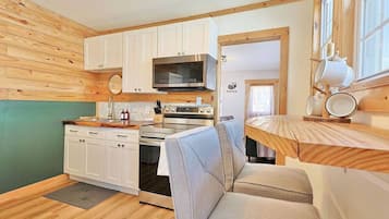 Refrigerador, lavavajillas y cafetera y tetera