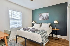 1 bedroom, desk, iron/ironing board, WiFi