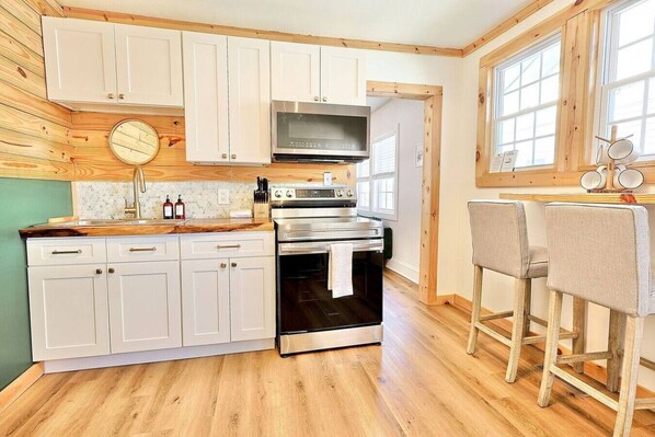 Fridge, dishwasher, coffee/tea maker