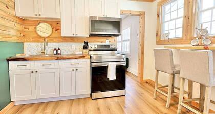 Cabin-Themed Duplex ⫸ Walk to Happy Holler