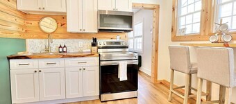 Cabin-Themed Duplex ⫸ Walk to Happy Holler