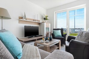 TV, fireplace, stereo - "Beach House" directly on the sandy beach of the Baltic Sea resort of Olpenitz (Olpenitz)