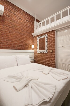 Economy Room, 1 Bedroom, Non Smoking | Premium bedding, free WiFi, bed sheets