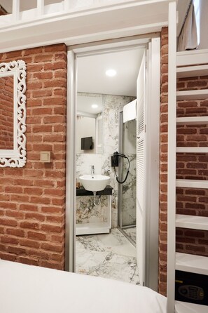 Kamar Ekonomi, 1 kamar tidur, Bebas Asap Rokok | Seprai premium, Wi-Fi gratis, dan seprai linen