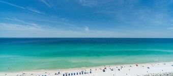 East End 3/1 Beachy Bungalow Sleeps 8+, Walk to #12 Beach Access