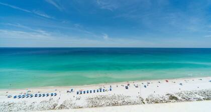 East End 3/1 Beachy Bungalow Sleeps 8+, Walk to #12 Beach Access